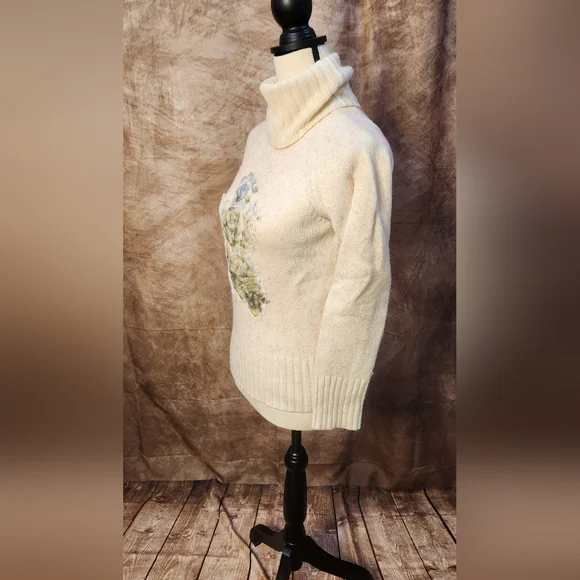 Floral Embroidered Cream Turtleneck Sweater –Size S - Picture 5 of 8